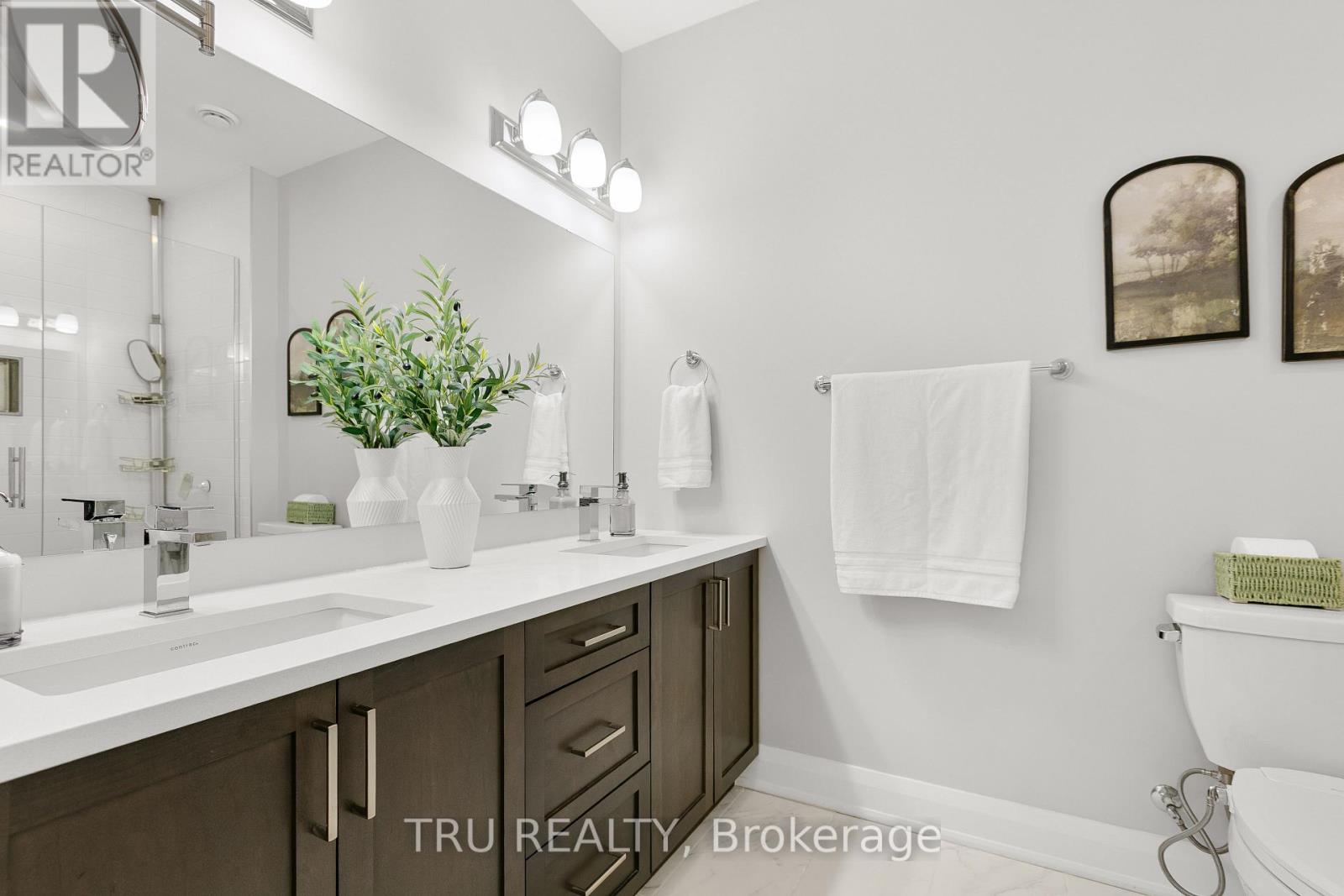 Photo 37 of 102 100 Cortile Private N, Ottawa ON