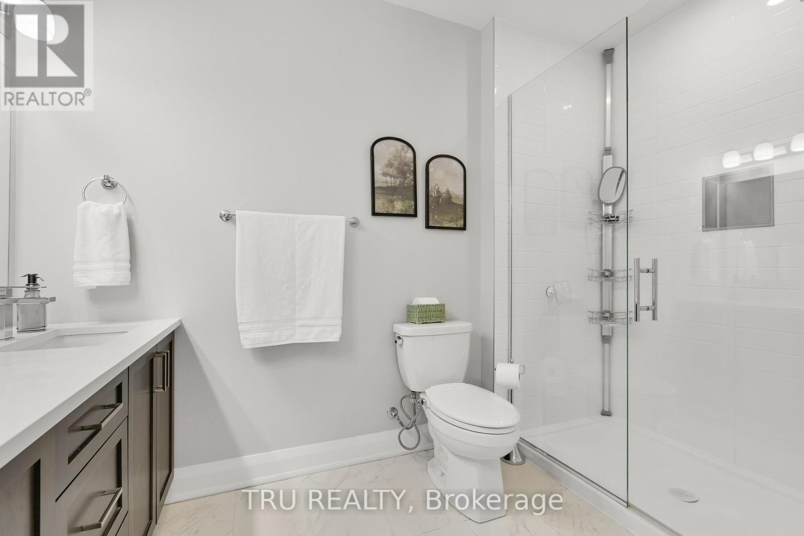 Photo 38 of 102 100 Cortile Private N, Ottawa ON