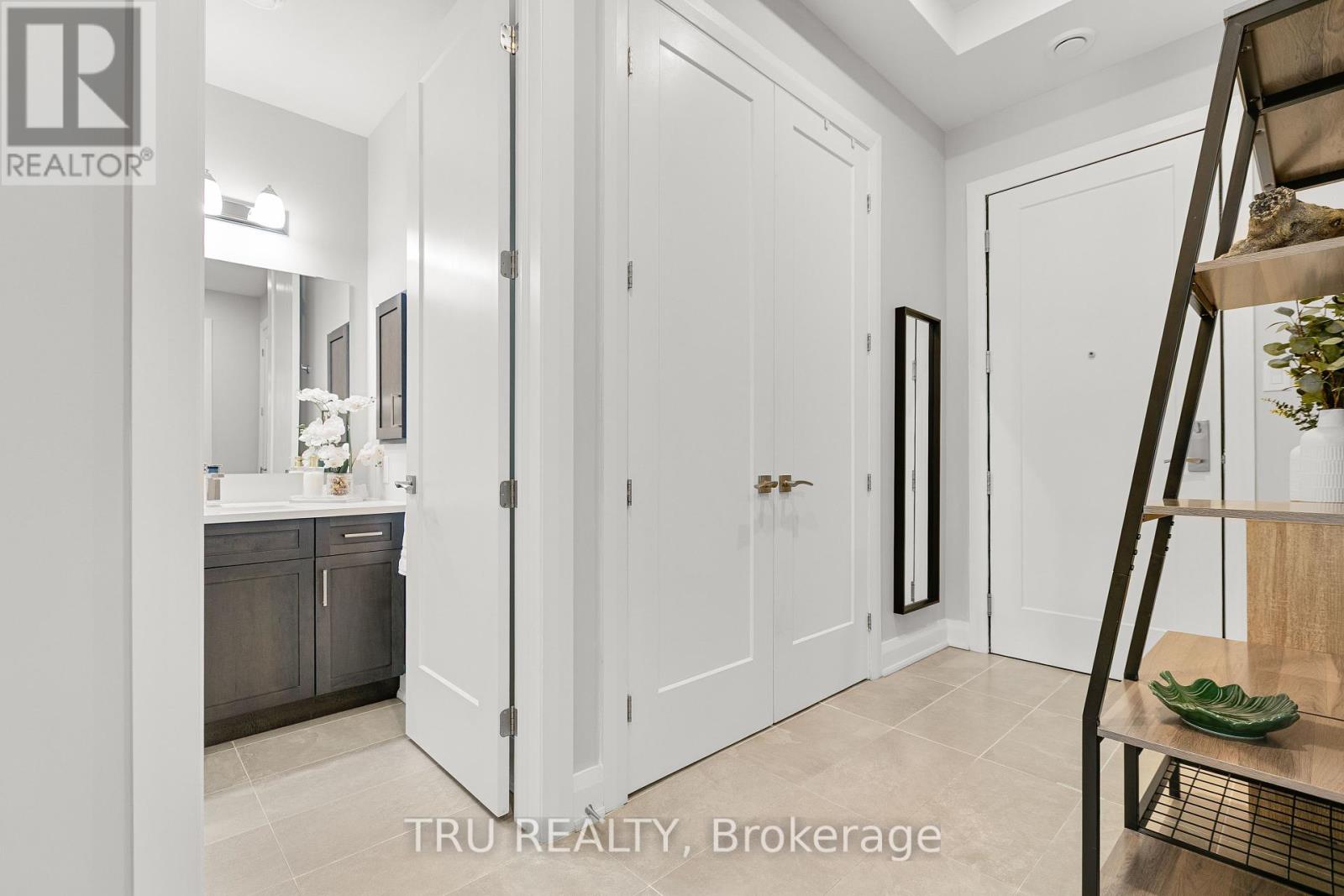 Photo 9 of 102 100 Cortile Private N, Ottawa ON