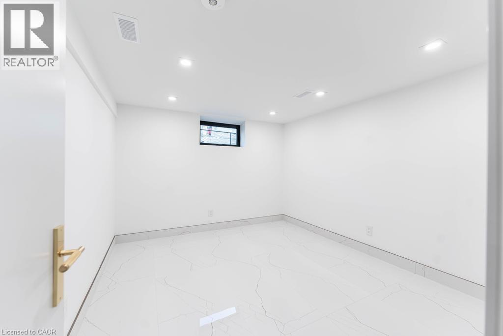 Photo 11 of 174 Roxborough Avenue Unit Lower, Hamilton ON