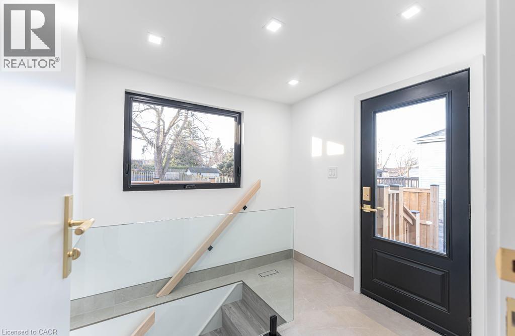 Photo 5 of 174 Roxborough Avenue Unit Lower, Hamilton ON