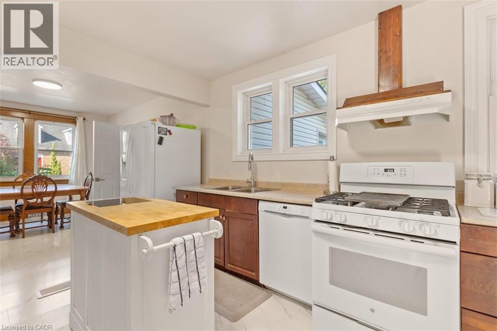 Photo 15 of 456 Waterloo Street S, Cambridge ON