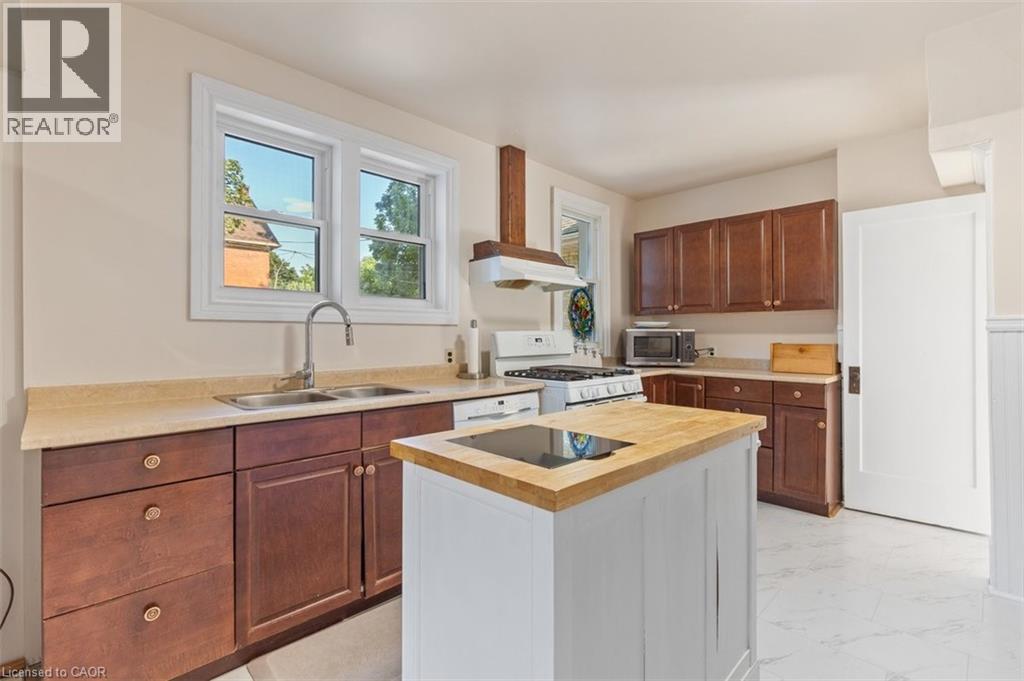 Photo 14 of 456 Waterloo Street S, Cambridge ON