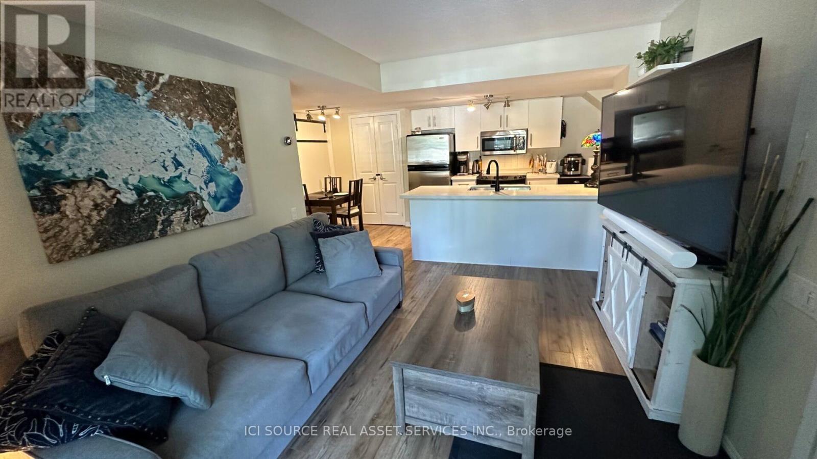 Photo 2 of Th 16 93 The Queensway, Toronto ON