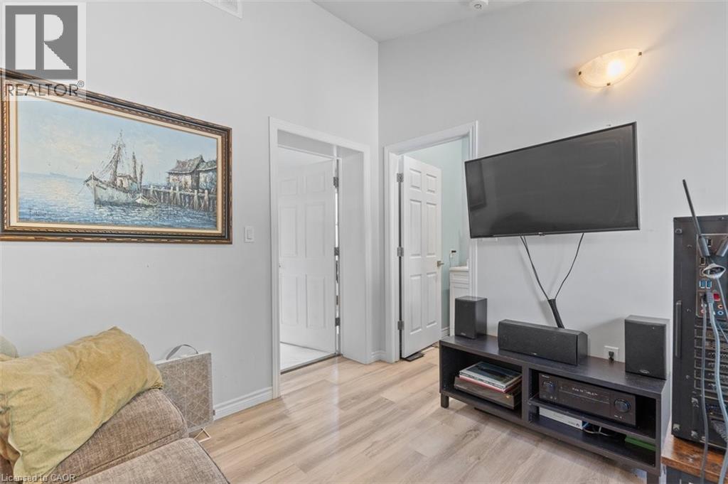Photo 11 of 456 Waterloo Street S, Cambridge ON