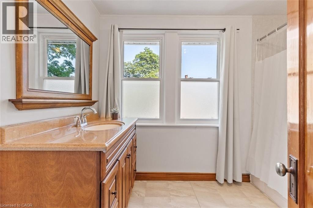 Photo 20 of 456 Waterloo Street S, Cambridge ON