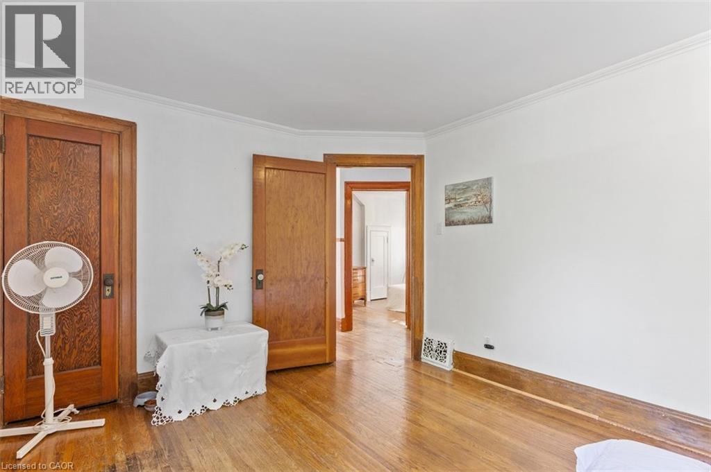 Photo 22 of 456 Waterloo Street S, Cambridge ON