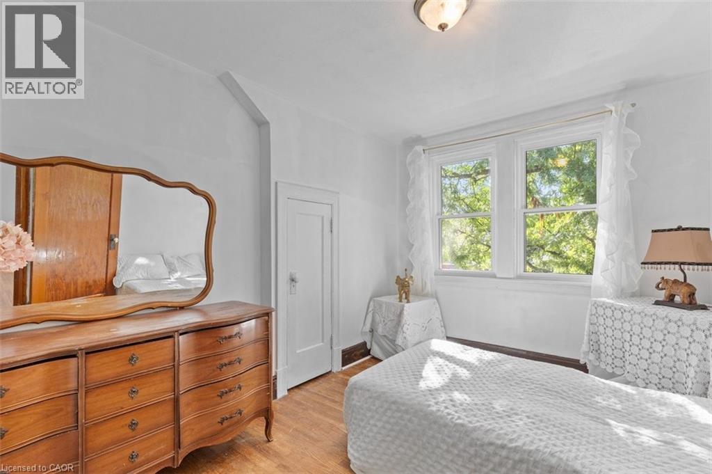 Photo 25 of 456 Waterloo Street S, Cambridge ON