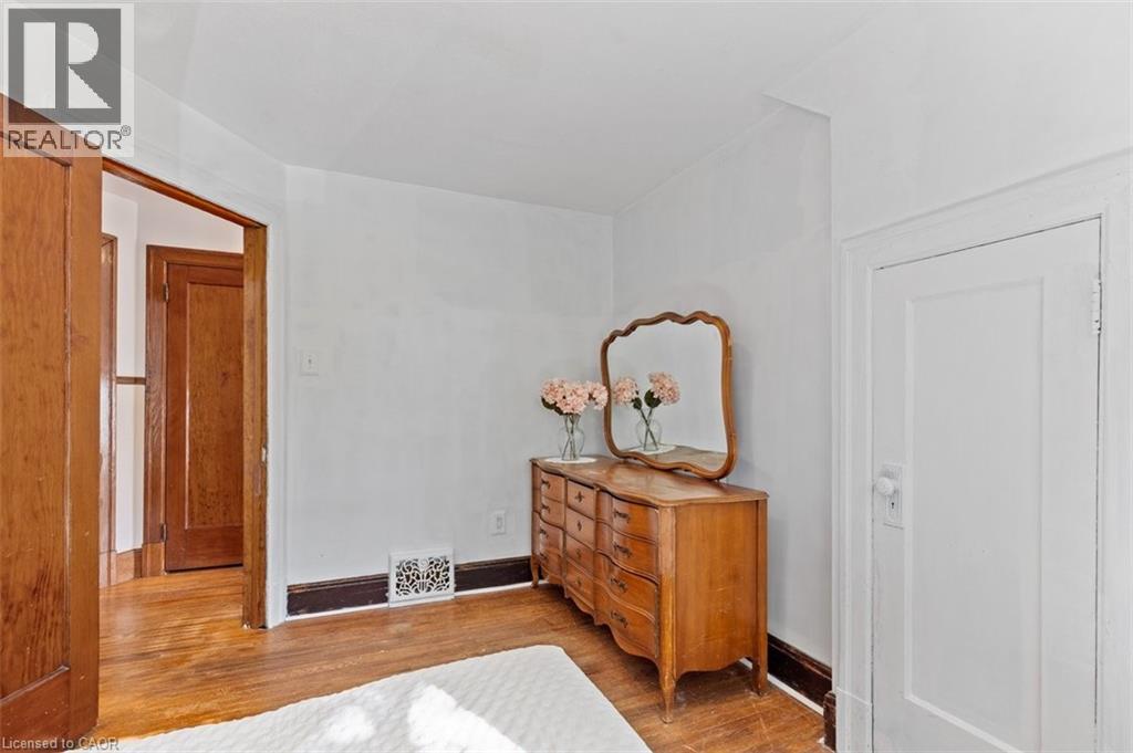 Photo 26 of 456 Waterloo Street S, Cambridge ON