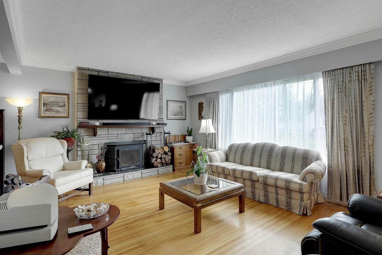 Photo 3 of 10941 152nd Street, Surrey BC