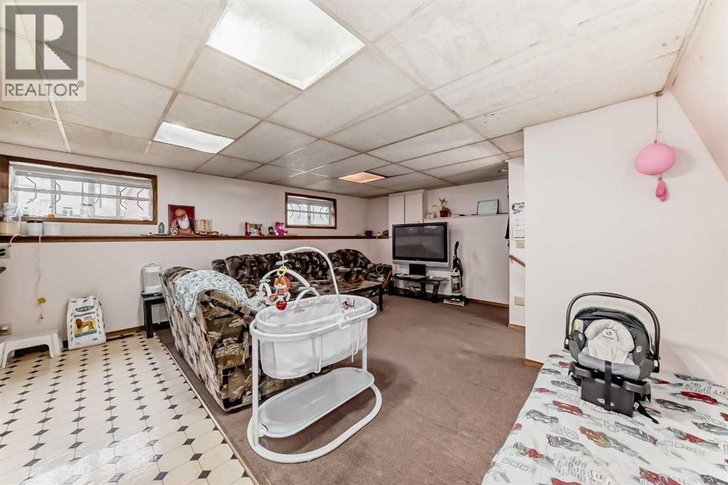 Single Family House 4 Level for Sale in  Martinwood Road NE Martindale Calgary 