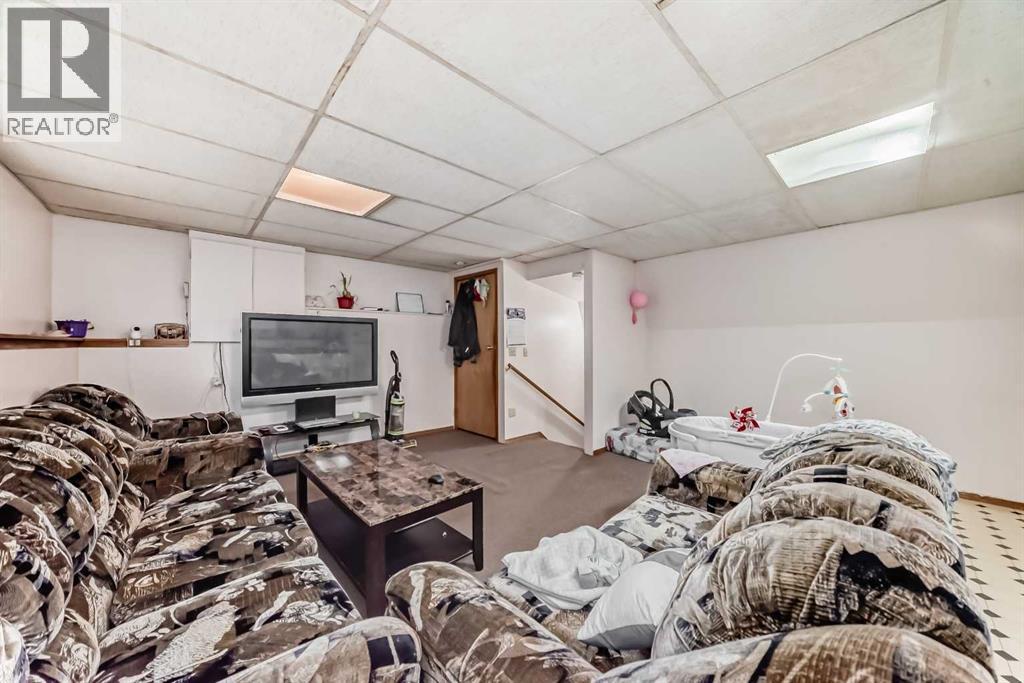 Single Family House 4 Level for Sale in  Martinwood Road NE Martindale Calgary 