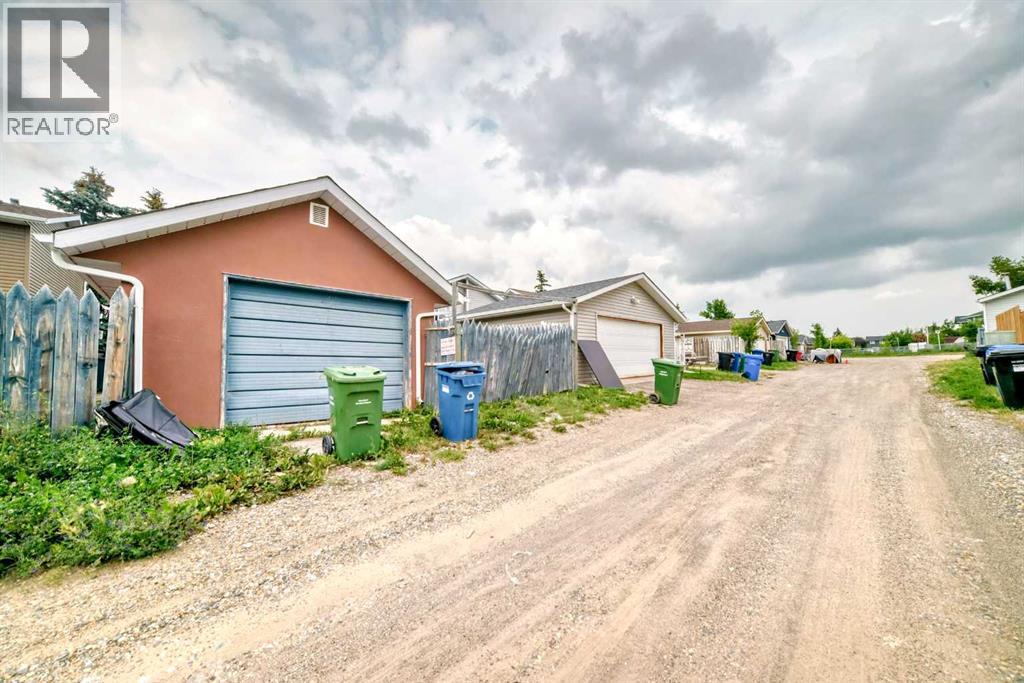 Single Family House 4 Level for Sale in  Martinwood Road NE Martindale Calgary 