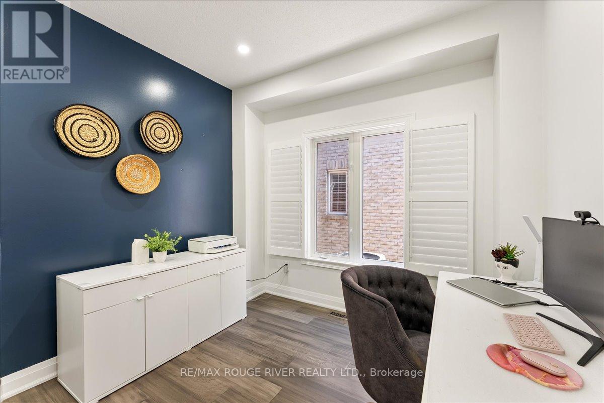 Photo 26 of 33 Gloria Crescent, Whitby ON