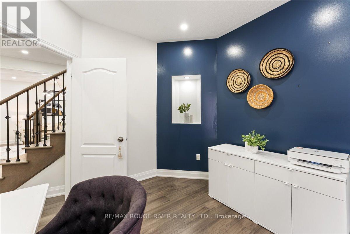 Photo 45 of 33 Gloria Crescent, Whitby ON