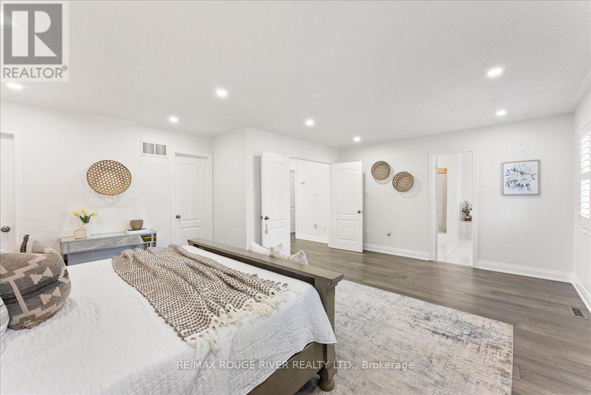 Photo 31 of 33 Gloria Crescent, Whitby ON