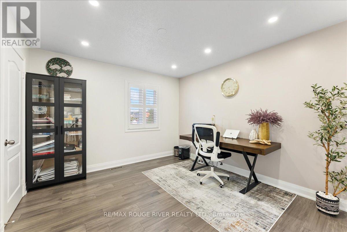 Photo 30 of 33 Gloria Crescent, Whitby ON