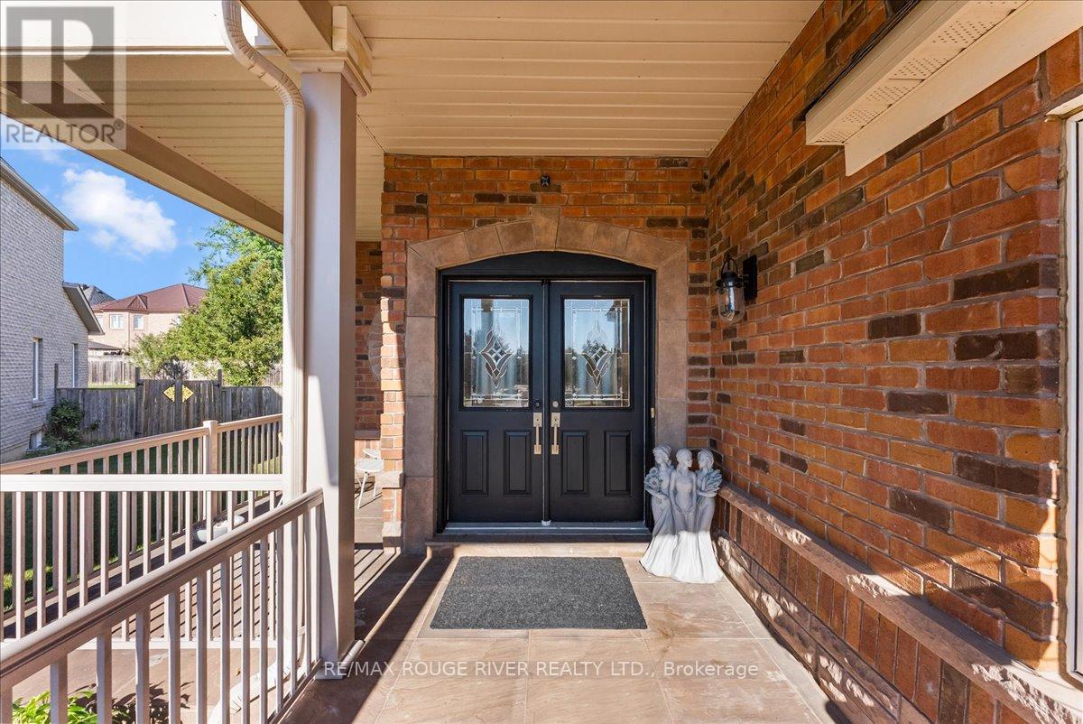 Photo 39 of 33 Gloria Crescent, Whitby ON