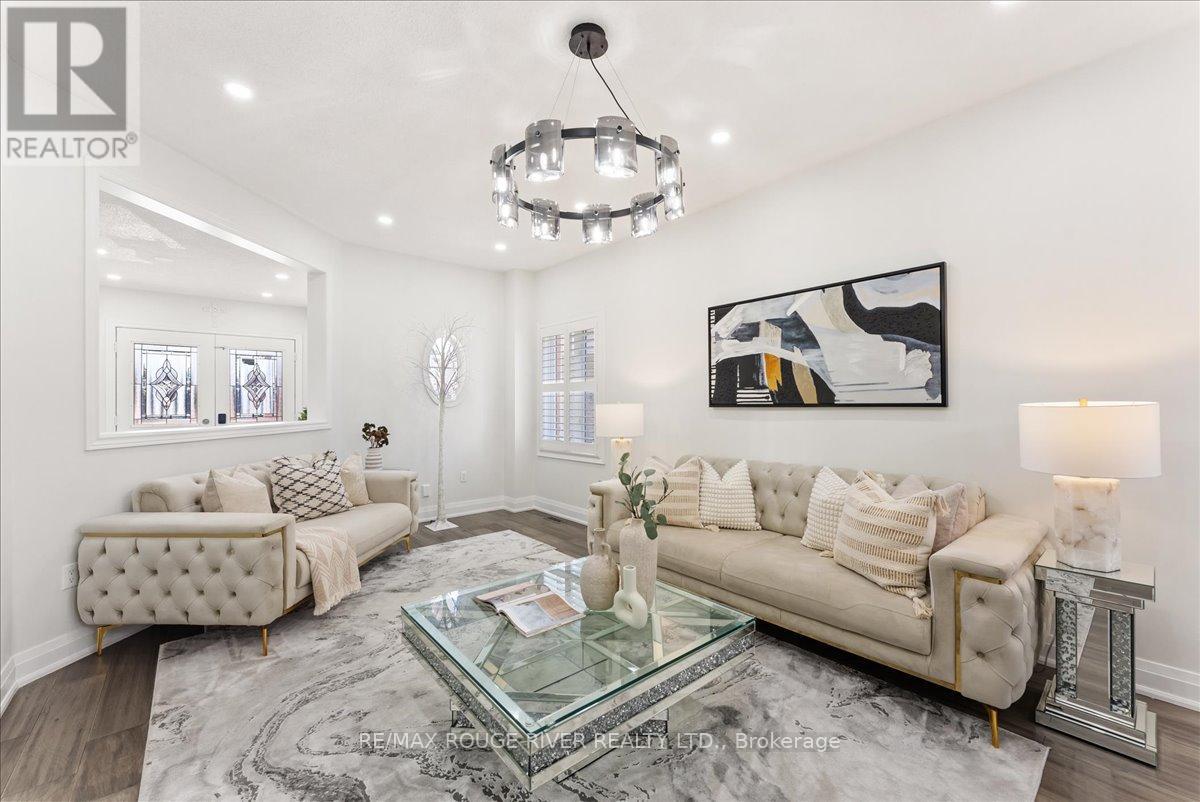 Photo 14 of 33 Gloria Crescent, Whitby ON