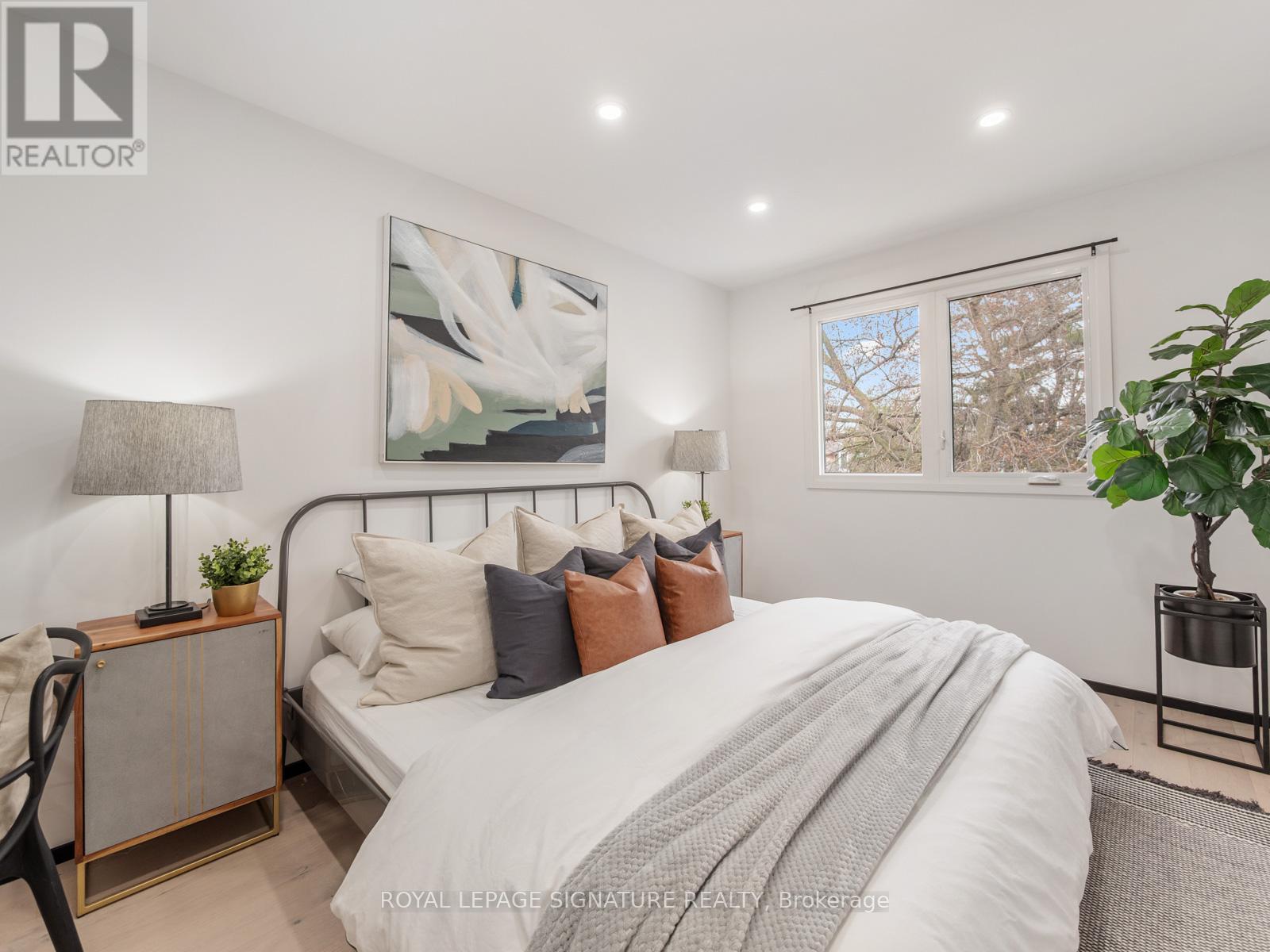 Photo 22 of 186 Oak Park Avenue, Toronto ON