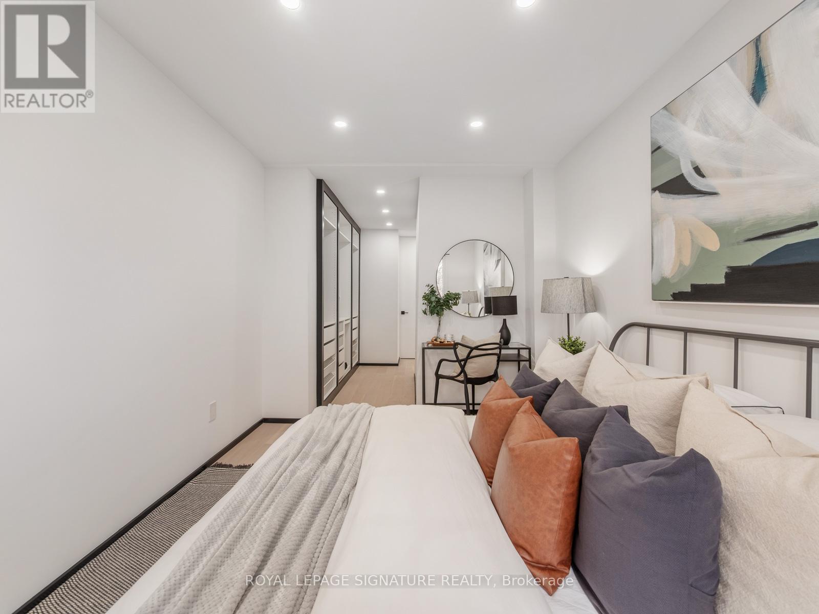 Photo 23 of 186 Oak Park Avenue, Toronto ON