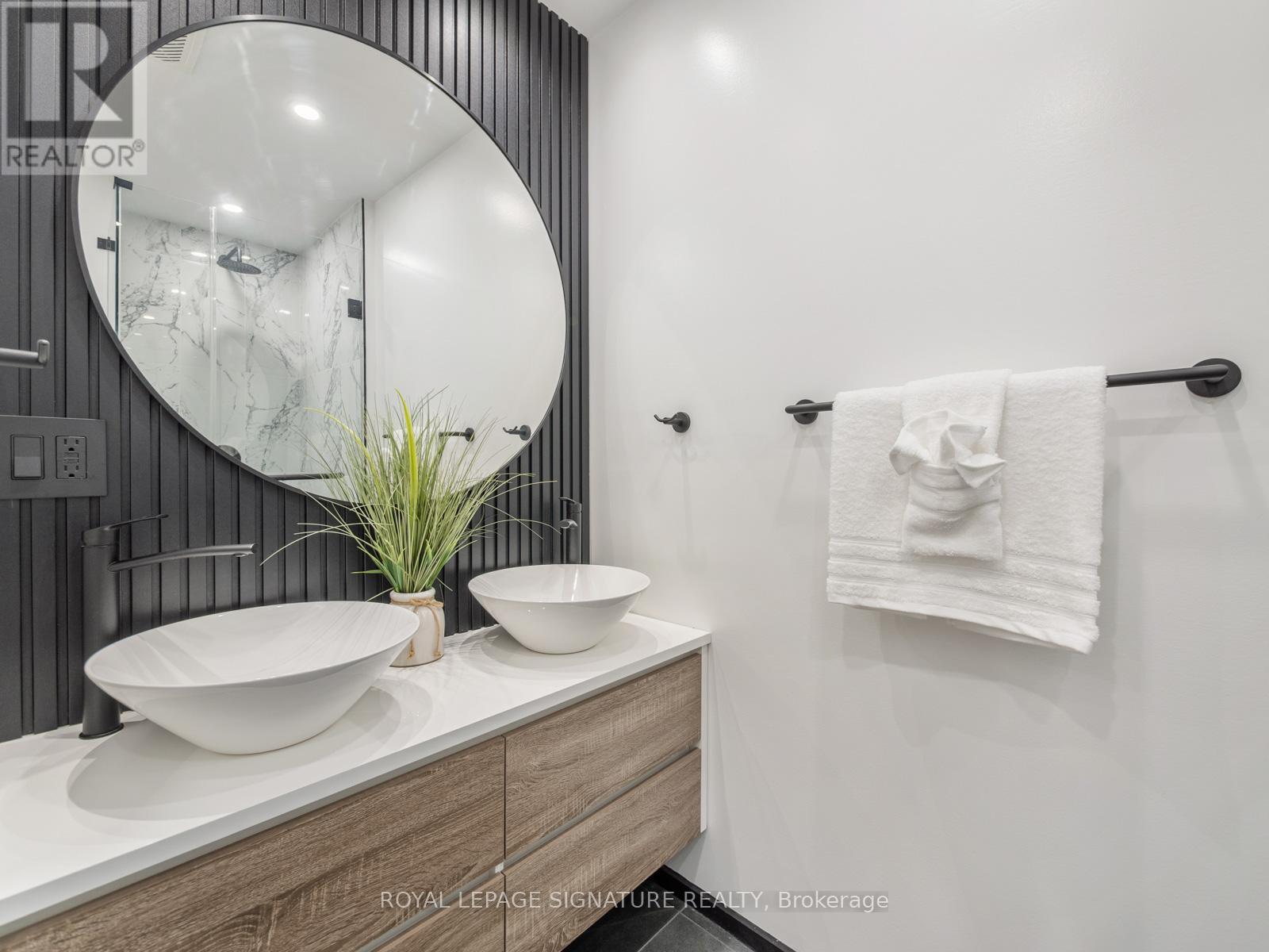 Photo 24 of 186 Oak Park Avenue, Toronto ON
