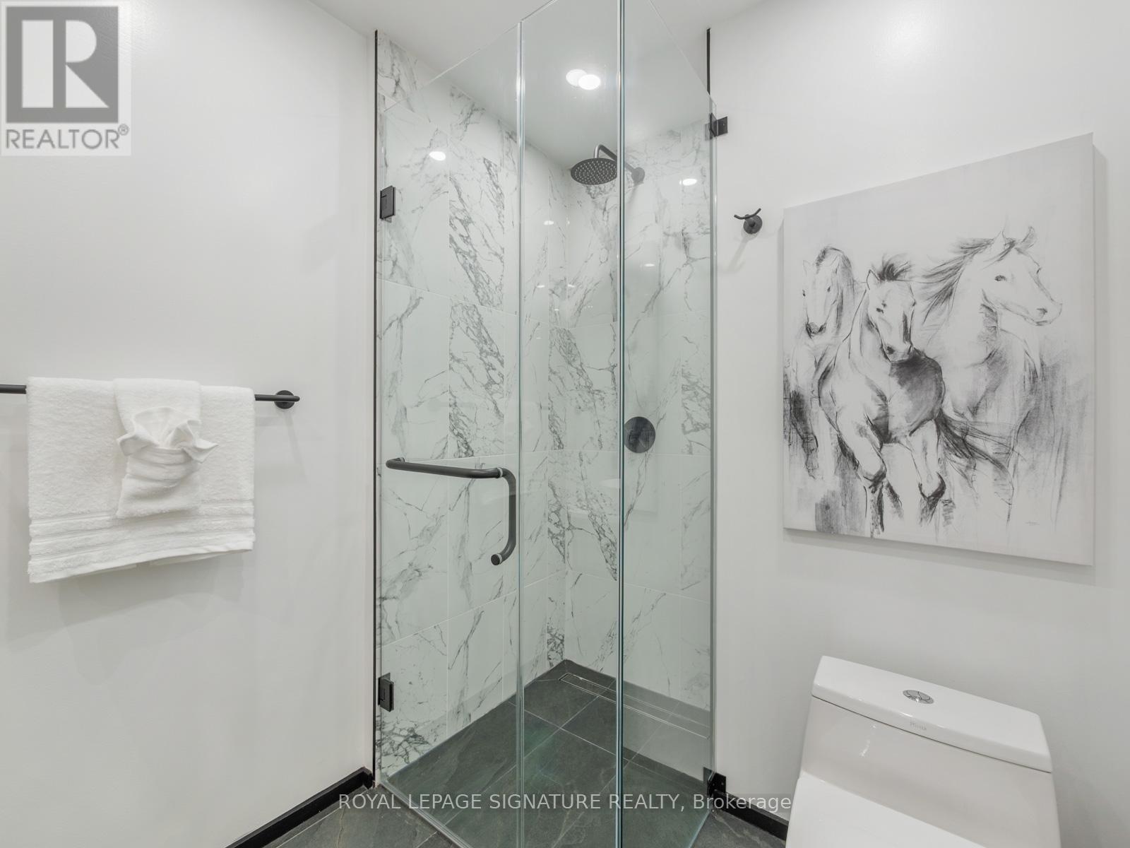 Photo 25 of 186 Oak Park Avenue, Toronto ON