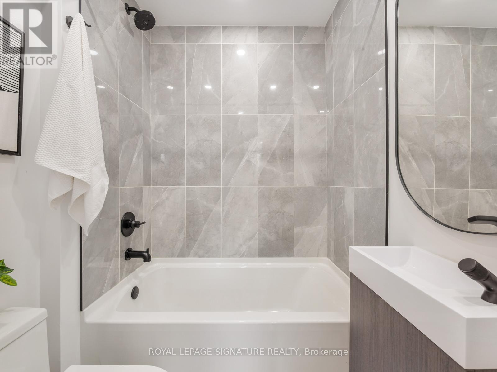 Photo 28 of 186 Oak Park Avenue, Toronto ON