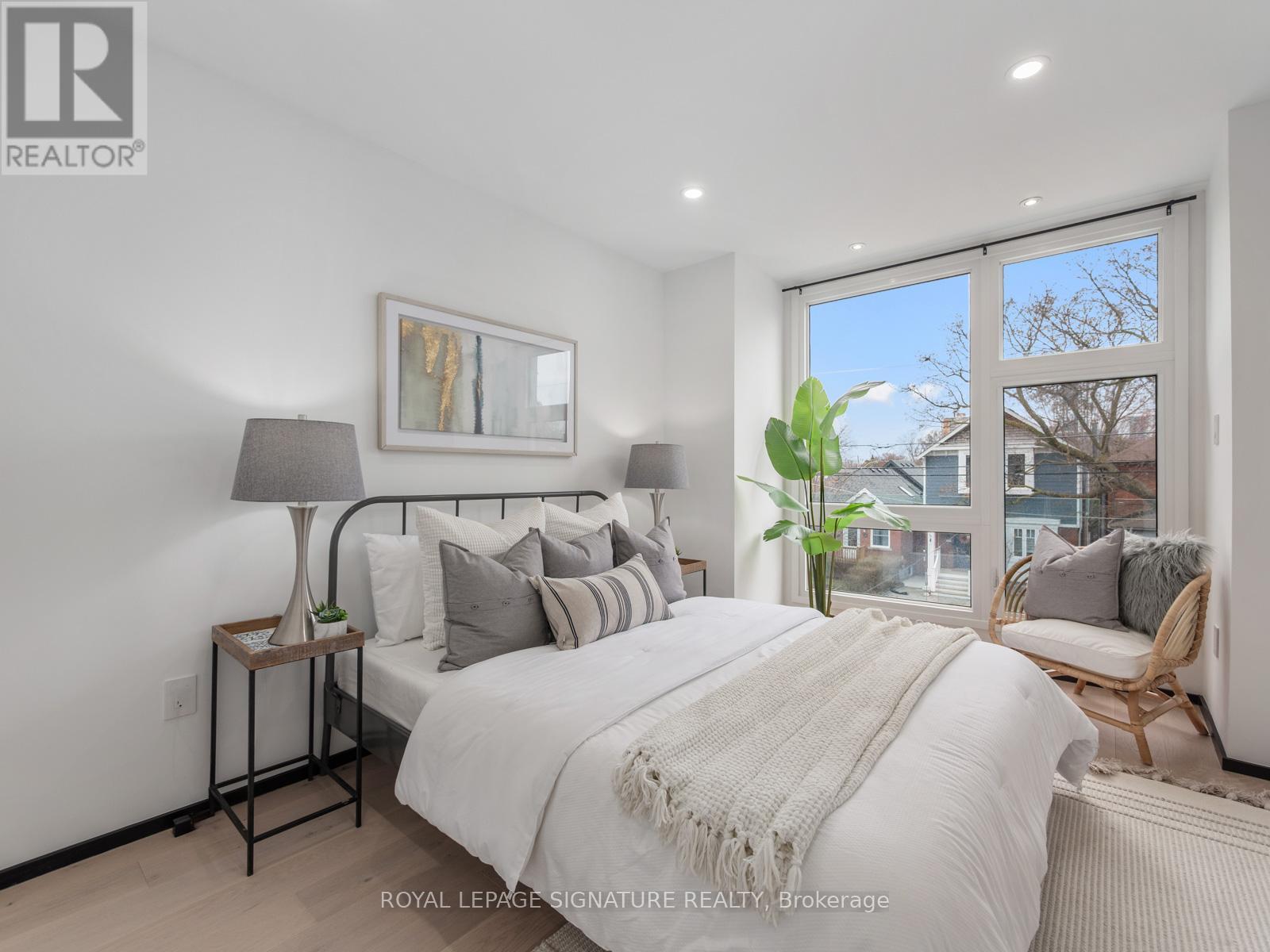 Photo 32 of 186 Oak Park Avenue, Toronto ON