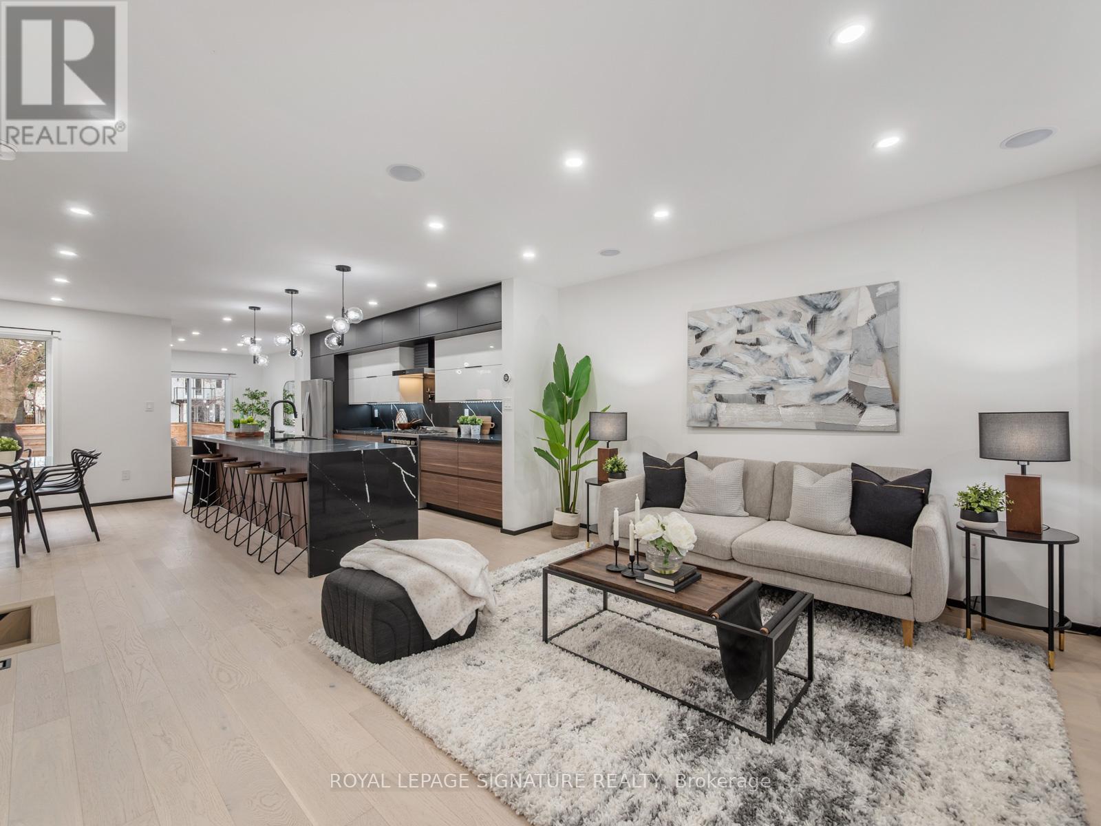 Photo 5 of 186 Oak Park Avenue, Toronto ON