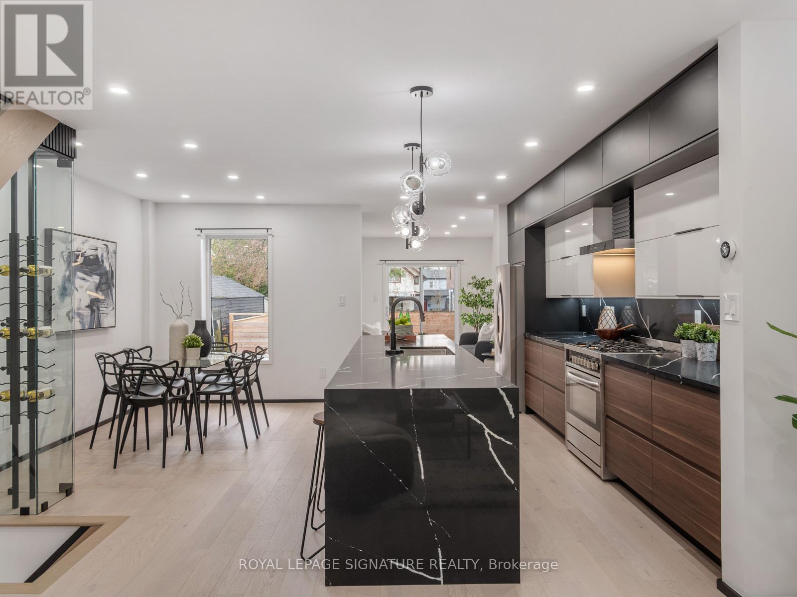 Photo 8 of 186 Oak Park Avenue, Toronto ON
