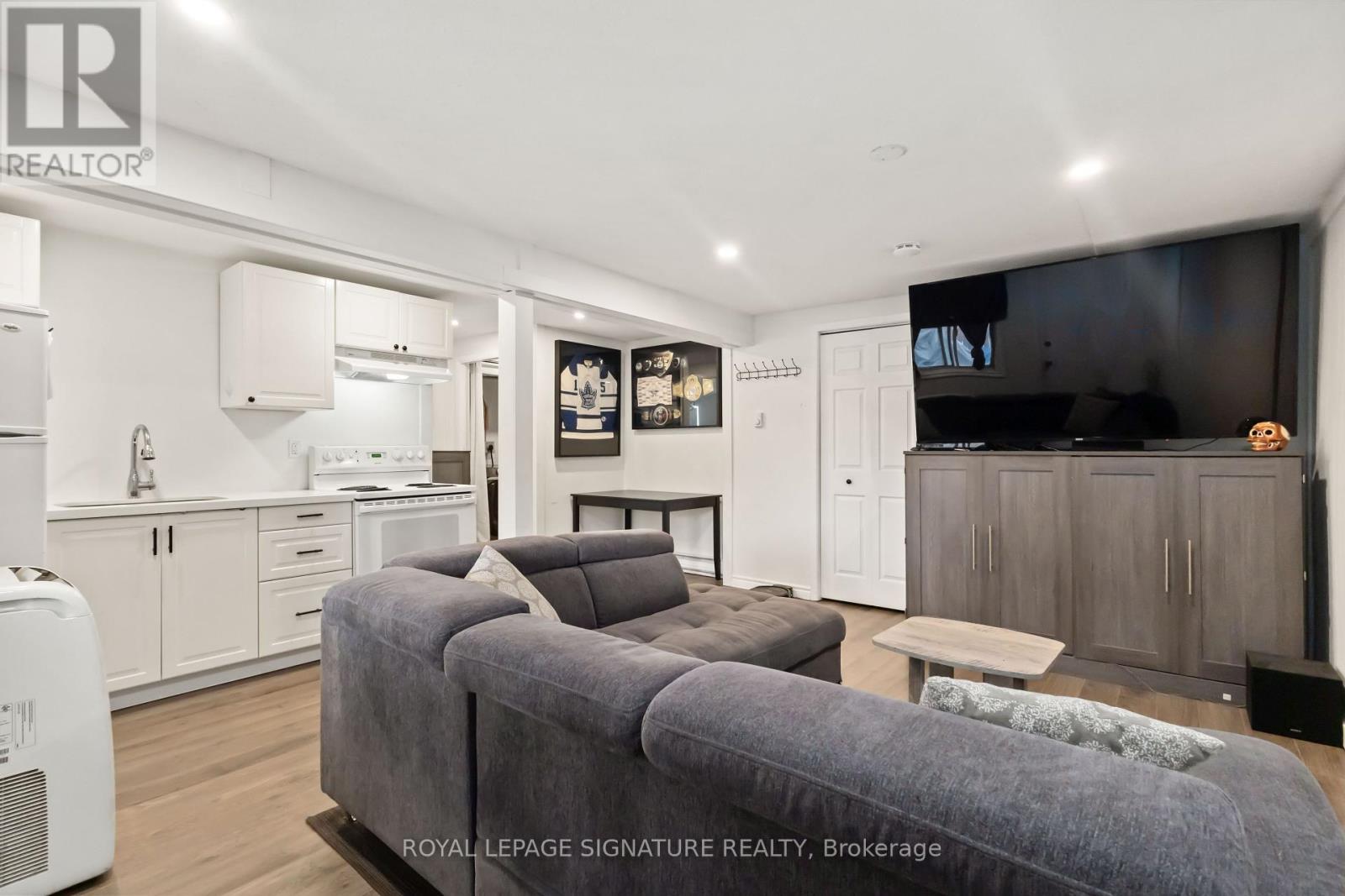 Photo 24 of 47 1100 Oxford Street, Oshawa ON
