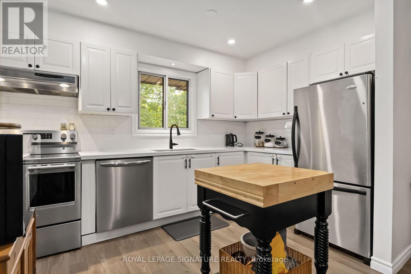 Photo 12 of 47 1100 Oxford Street, Oshawa ON