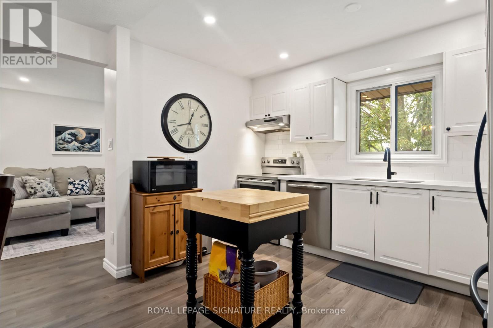 Photo 11 of 47 1100 Oxford Street, Oshawa ON
