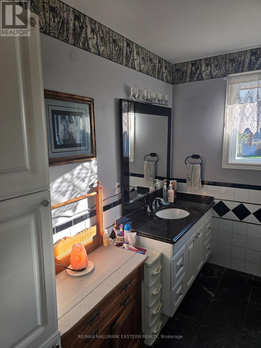 Photo 13 of 352 Peregrine Road, Selwyn ON
