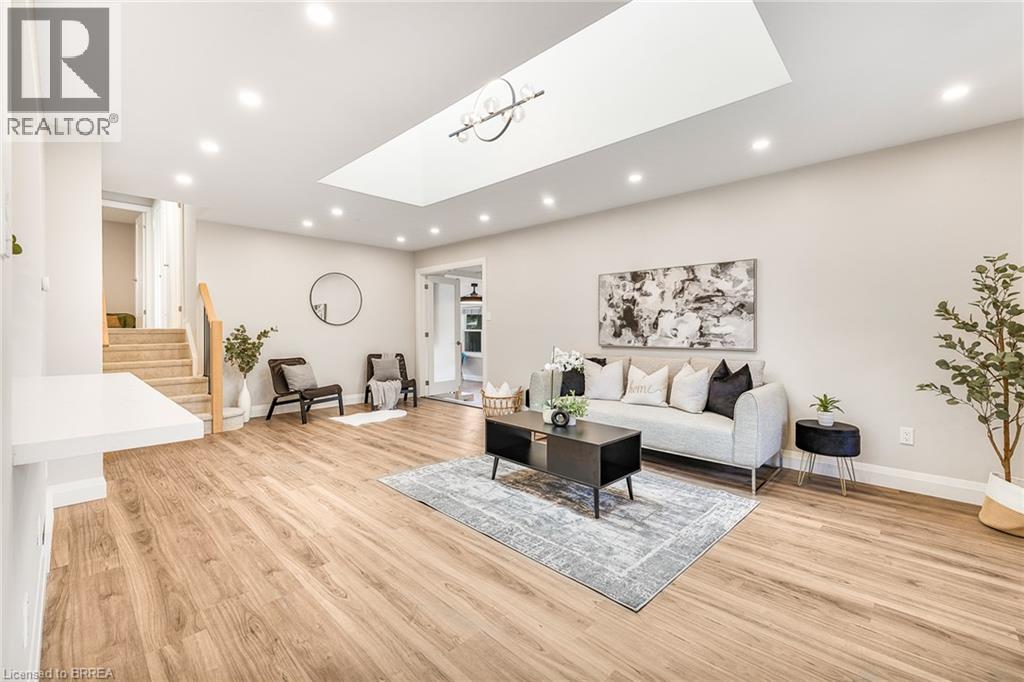 Photo 2 of 94 Appleford Road, Hamilton ON