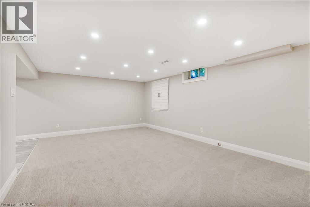 Photo 15 of 94 Appleford Road, Hamilton ON