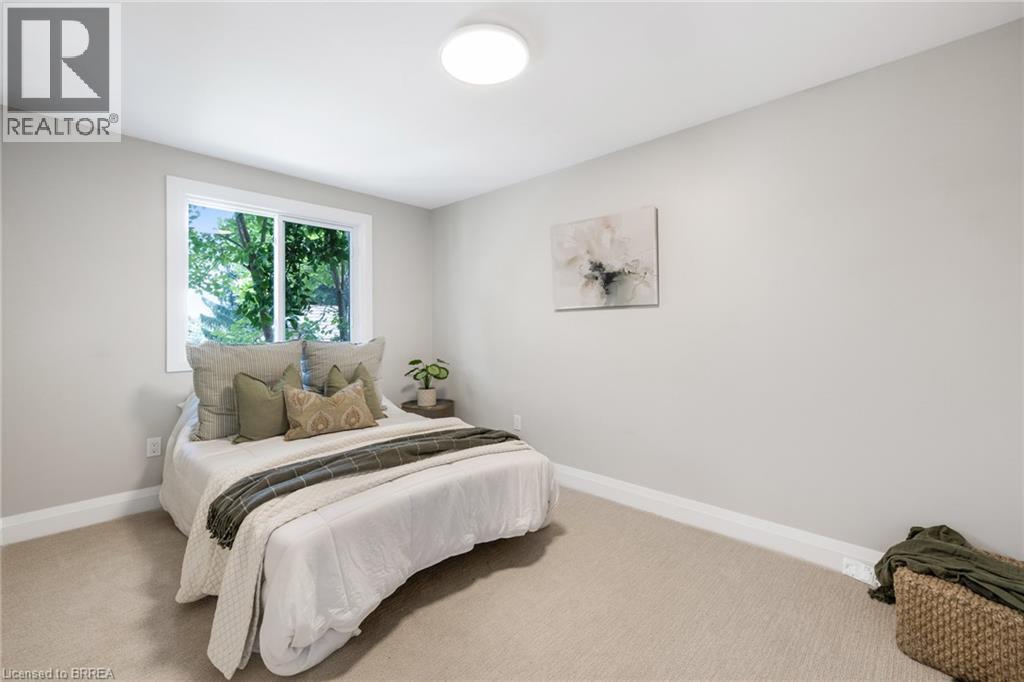 Photo 9 of 94 Appleford Road, Hamilton ON