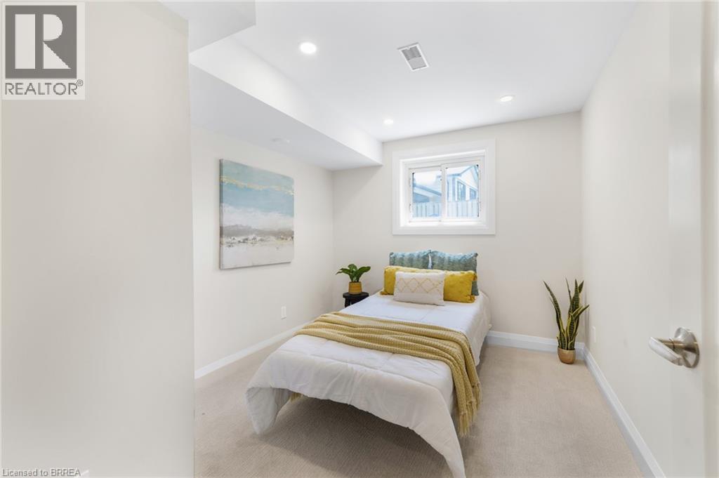 Photo 14 of 94 Appleford Road, Hamilton ON