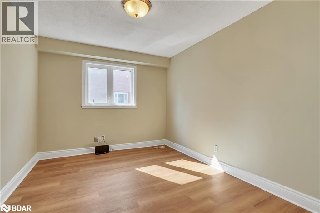 Photo 10 of 43 Waterhouse Way, Richmond Hill ON