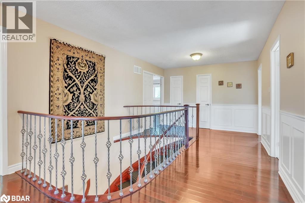 Photo 33 of 43 Waterhouse Way, Richmond Hill ON