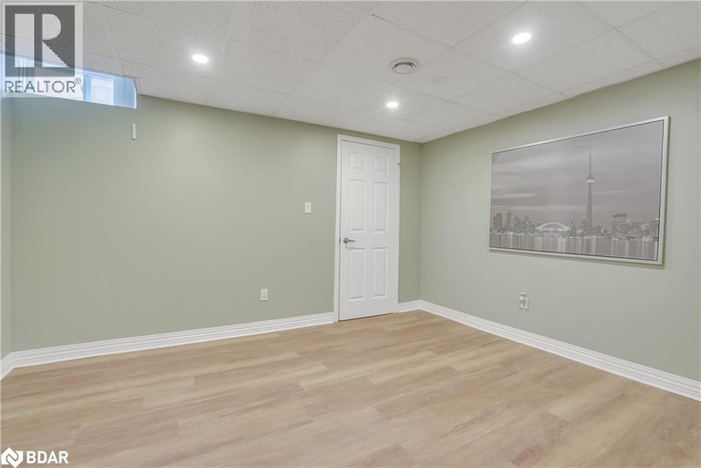 Photo 7 of 43 Waterhouse Way, Richmond Hill ON