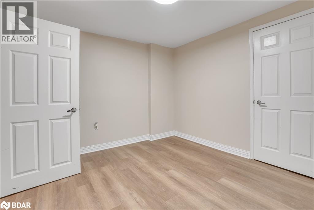 Photo 34 of 43 Waterhouse Way, Richmond Hill ON