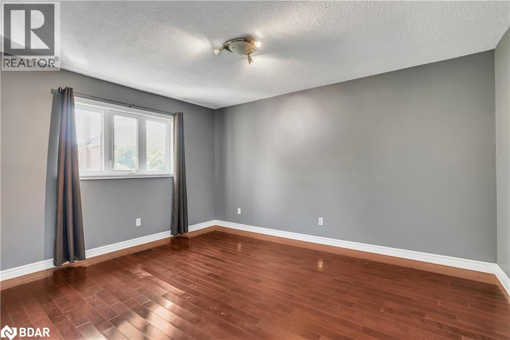 Photo 3 of 43 Waterhouse Way, Richmond Hill ON