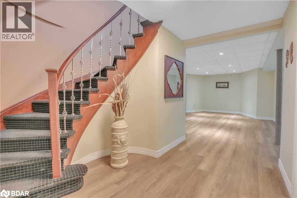 Photo 22 of 43 Waterhouse Way, Richmond Hill ON