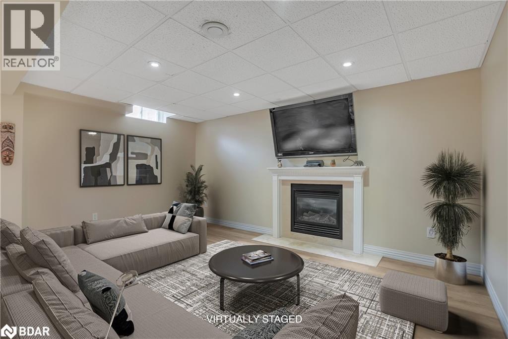 Photo 18 of 43 Waterhouse Way, Richmond Hill ON