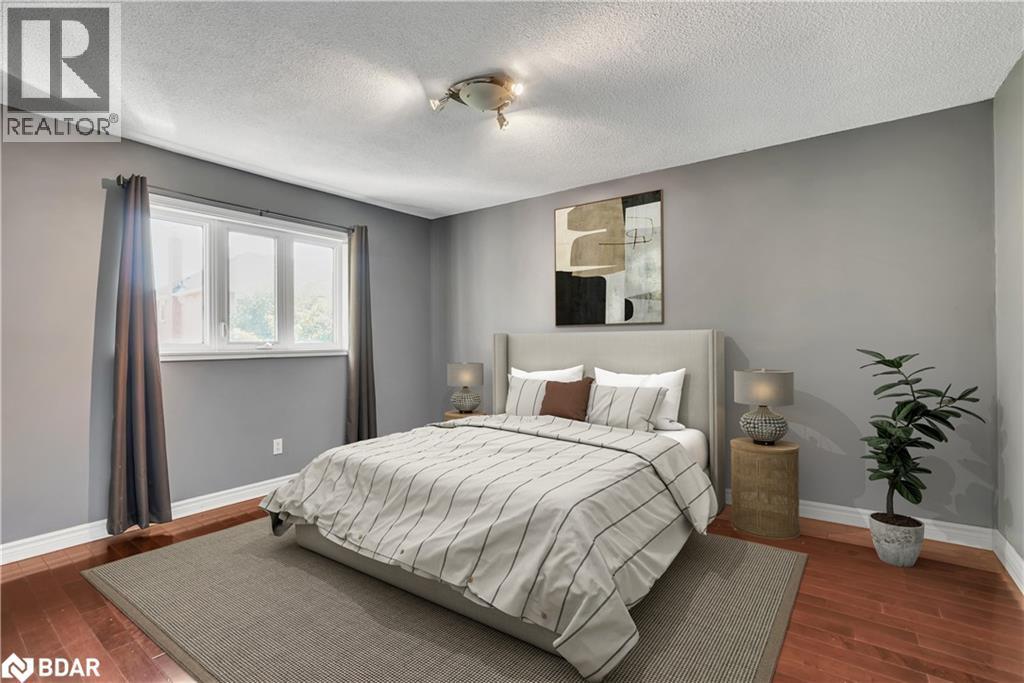 Photo 32 of 43 Waterhouse Way, Richmond Hill ON