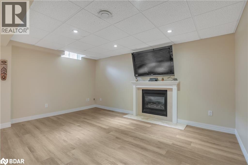 Photo 27 of 43 Waterhouse Way, Richmond Hill ON