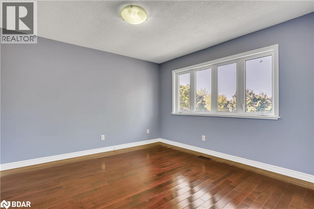 Photo 25 of 43 Waterhouse Way, Richmond Hill ON