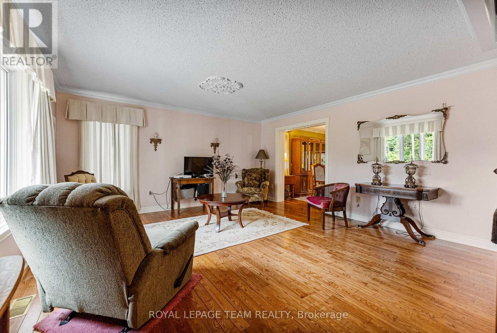 Photo 3 of 591 Bellamy Road, Mcnab Braeside ON